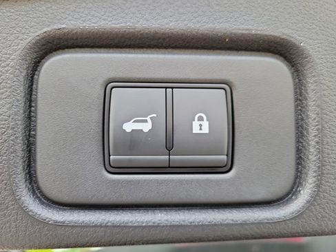 Used 2026 Nissan Pathfinder SV image 9