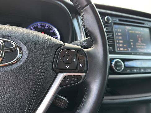 Used 2018 Toyota Highlander Limited image 19