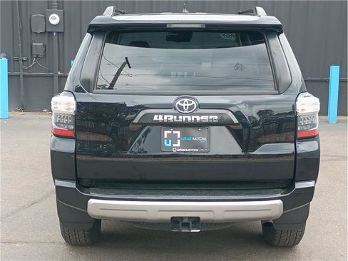Used 2024 Toyota 4Runner TRD Off-Road image 9