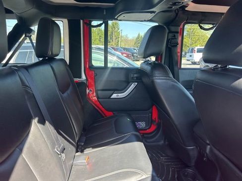 Used 2016 Jeep Wrangler Unlimited Sahara w/ Max Tow Package AWD/4WD image 8