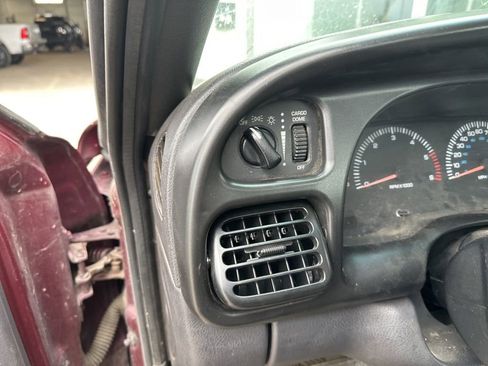 Used 2001 Dodge Ram 1500 Truck ST image 16