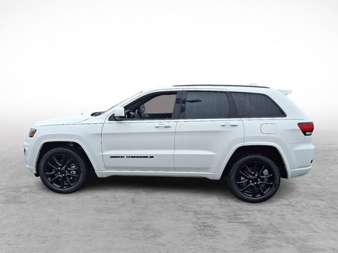 Used 2022 Jeep Grand Cherokee Laredo X image 2
