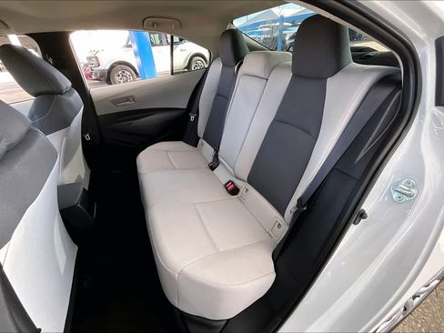 Used 2022 Toyota Corolla LE image 20