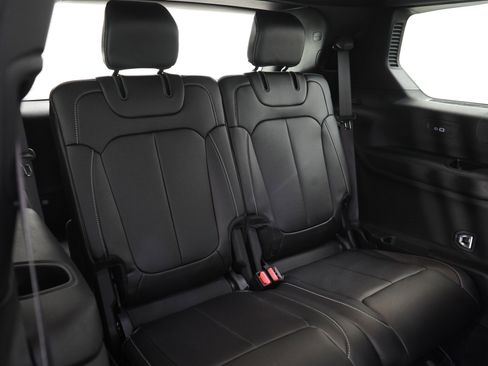 Used 2024 Jeep Grand Cherokee L Limited AWD/4WD image 15