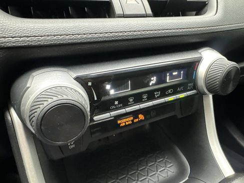 Used 2021 Toyota RAV4 LE FWD image 66