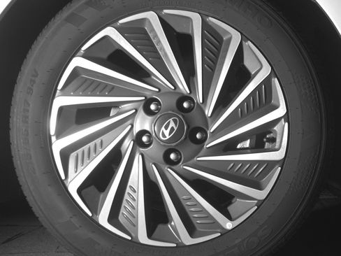 Used 2025 Hyundai Sonata SEL FWD image 13
