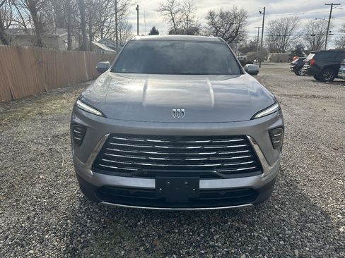 Used 2025 Buick Enclave Preferred image 9