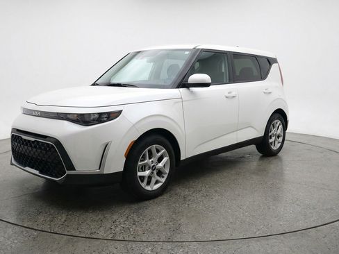 Used 2025 Kia Soul LX w/ LX Technology Package FWD image 3