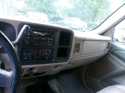 Used 2006 Chevrolet Silverado 1500 LT w/ Light Duty Power Package AWD/4WD image 12