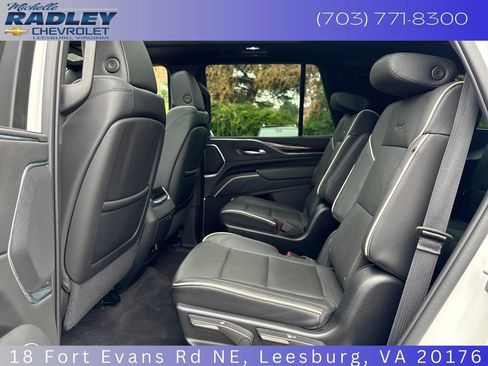 Used 2023 Cadillac Escalade Premium Luxury AWD/4WD image 25