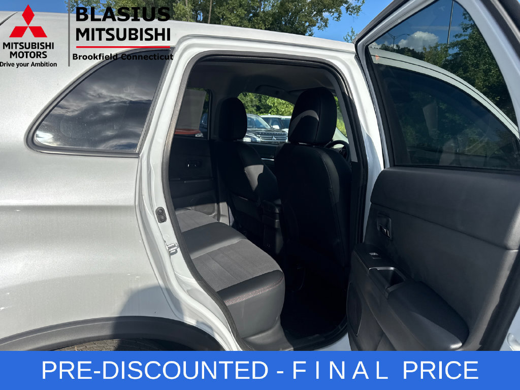Used 2025 Mitsubishi Outlander Sport SE AWD/4WD image 26