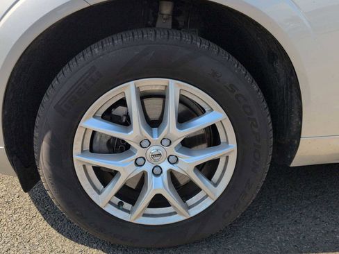 Used 2021 Volvo XC60 T6 Momentum w/ Premium Package AWD/4WD image 14