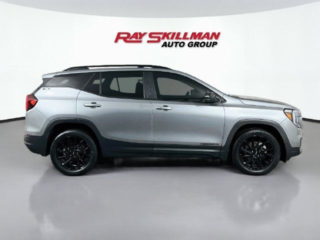 Used 2023 GMC Terrain SLE w/ Driver Convenience Package FWD image 8
