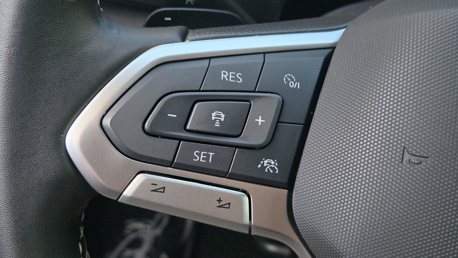 Used 2024 Volkswagen Atlas Cross Sport SE FWD image 24