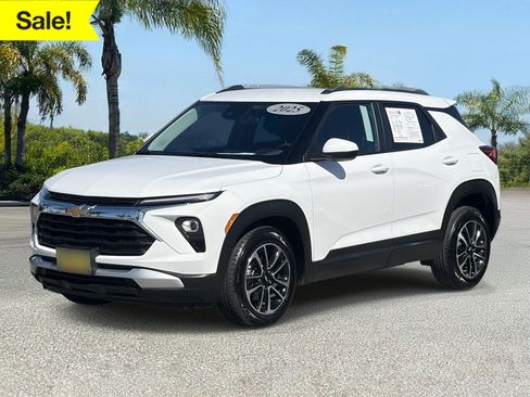 Used 2025 Chevrolet TrailBlazer LT FWD image 1