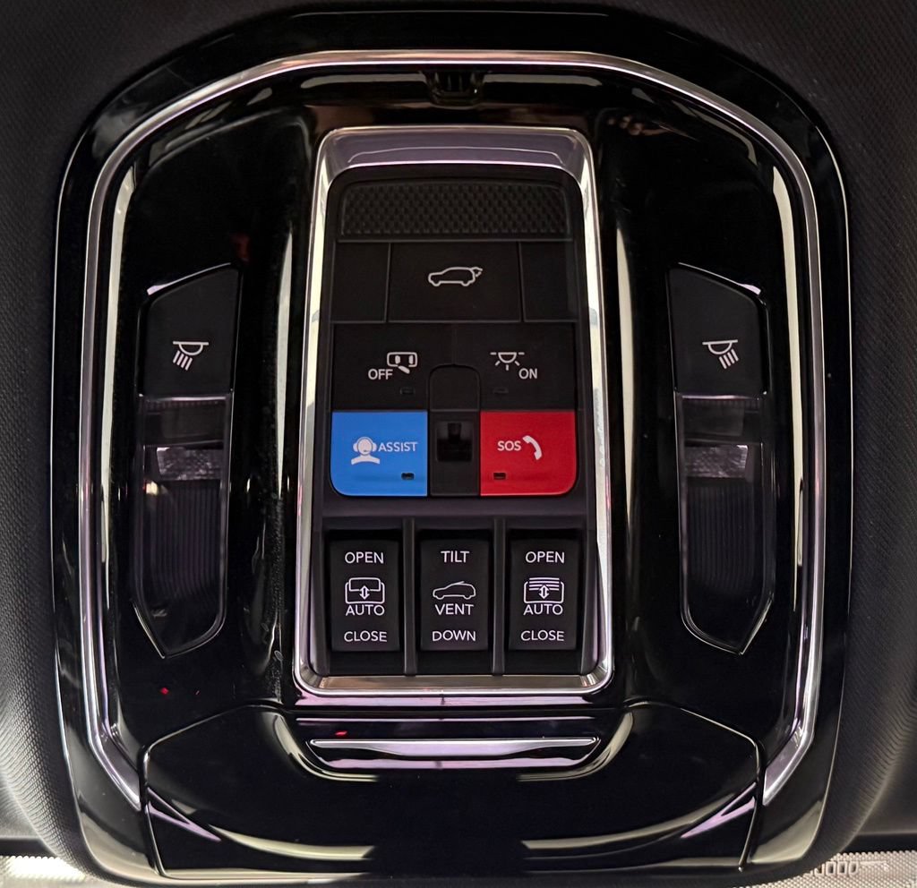 Used 2023 Jeep Grand Cherokee Overland AWD/4WD image 26