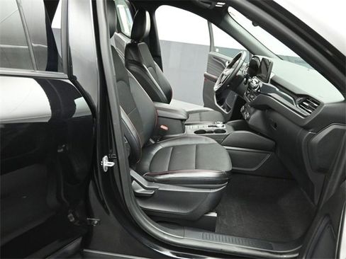 Used 2024 Ford Escape ST-Line w/ Equipment Group 301A image 29