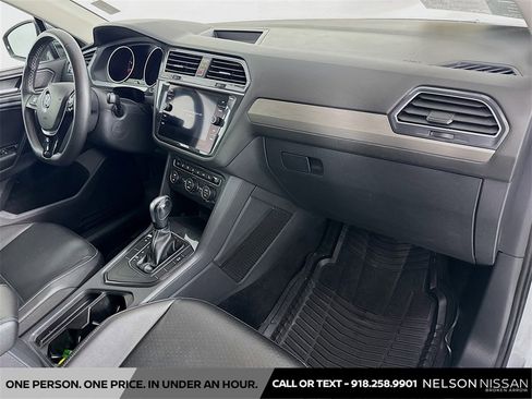 Used 2021 Volkswagen Tiguan SE image 29