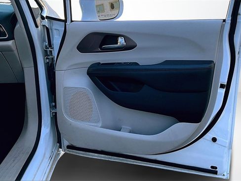 Used 2019 Chrysler Pacifica Touring-L Plus w/ Advanced Safetytec Group image 26