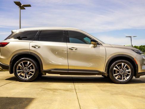 Used 2023 INFINITI QX60 Luxe w/ Cargo Package AWD/4WD image 6