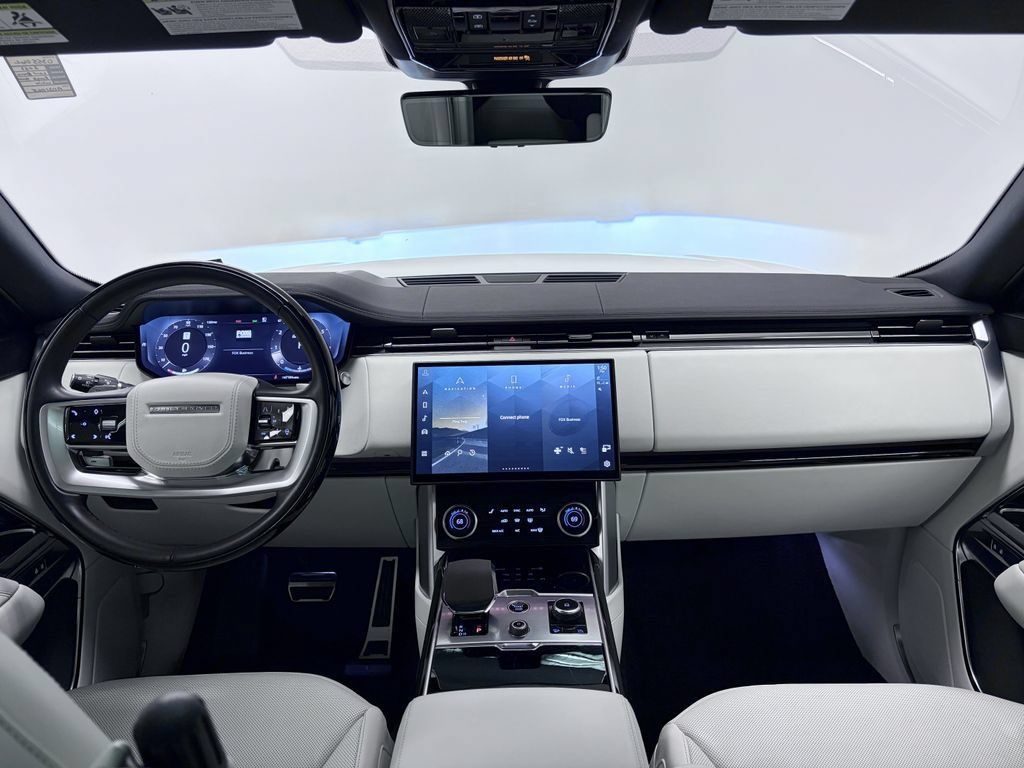 Used 2023 Land Rover Range Rover SE AWD/4WD image 2
