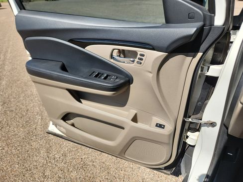 Used 2017 Honda Pilot Elite image 12