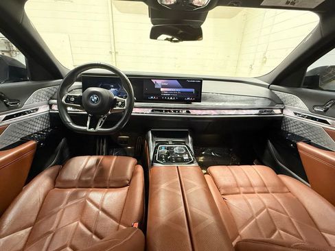 Used 2023 BMW i7 xDrive60 AWD/4WD image 37
