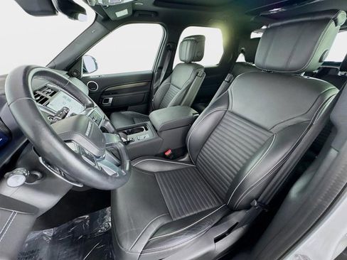 Used 2023 Land Rover Discovery Metropolitan Edition image 11