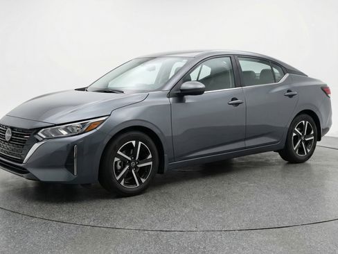 Used 2025 Nissan Sentra SV image 3