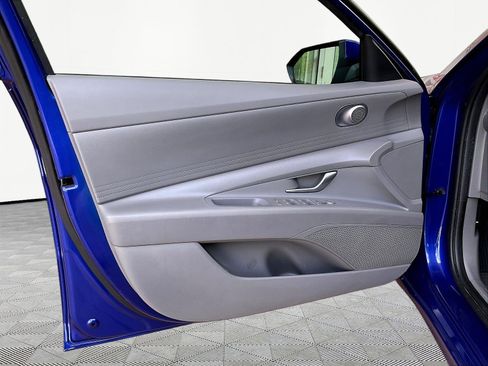 Used 2022 Hyundai Elantra SEL FWD image 18