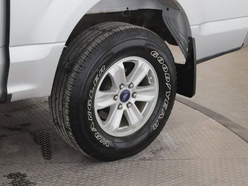 Used 2017 Ford F150 XLT w/ Trailer Tow Package image 14