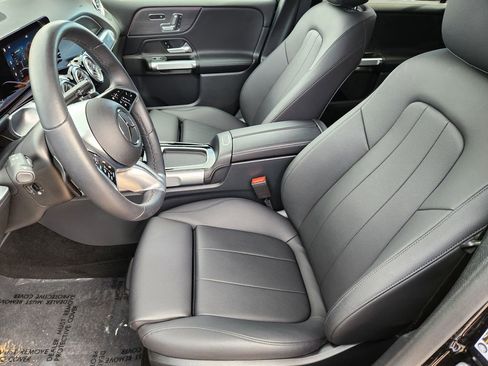 Used 2026 Mercedes-Benz GLB 250 4MATIC image 12