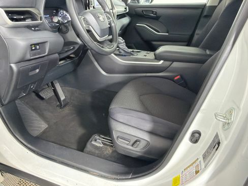Used 2023 Toyota Highlander L image 9
