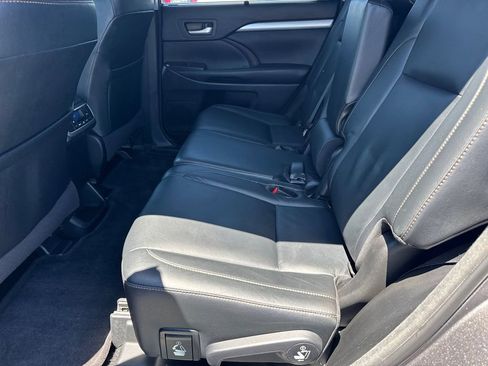Used 2018 Toyota Highlander XLE FWD image 22