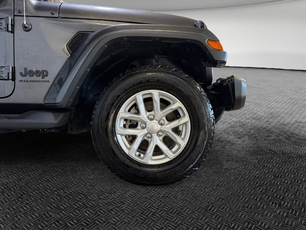 Used 2023 Jeep Gladiator Sport AWD/4WD image 11