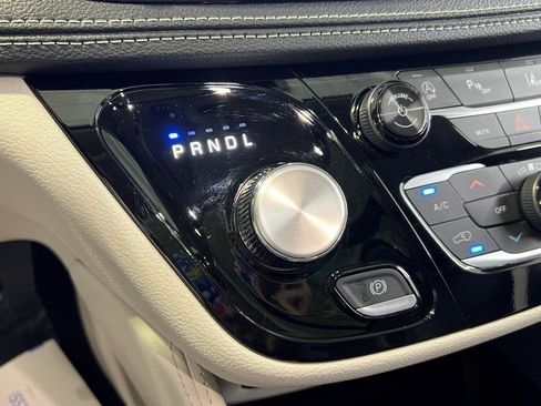 Used 2024 Chrysler Pacifica Limited image 34