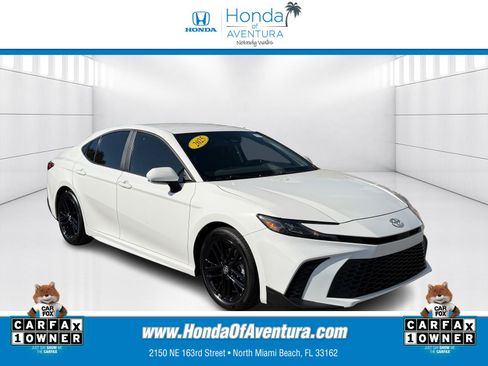 Used 2025 Toyota Camry SE w/ Convenience Package FWD image 1