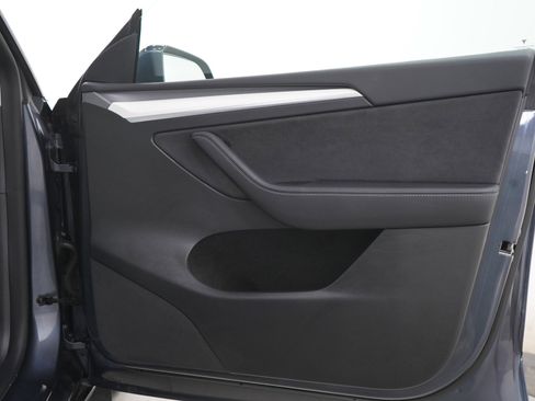 Used 2022 Tesla Model Y Performance image 9