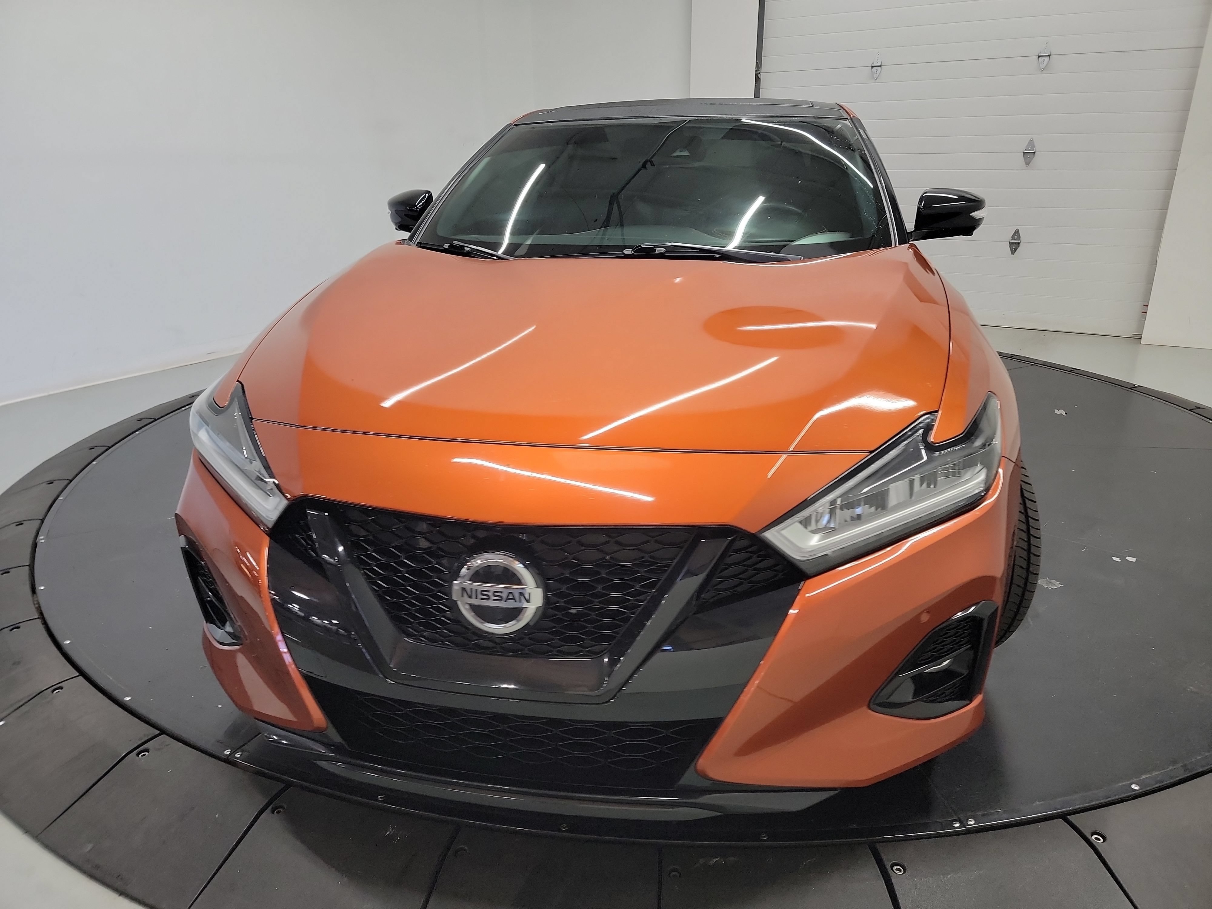Used 2021 Nissan Maxima SR w/ Sport Mat Group FWD image 2