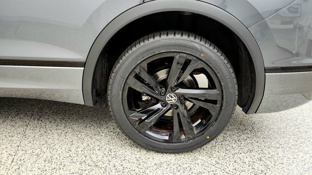 Used 2023 Volkswagen Tiguan SE R-Line FWD image 9