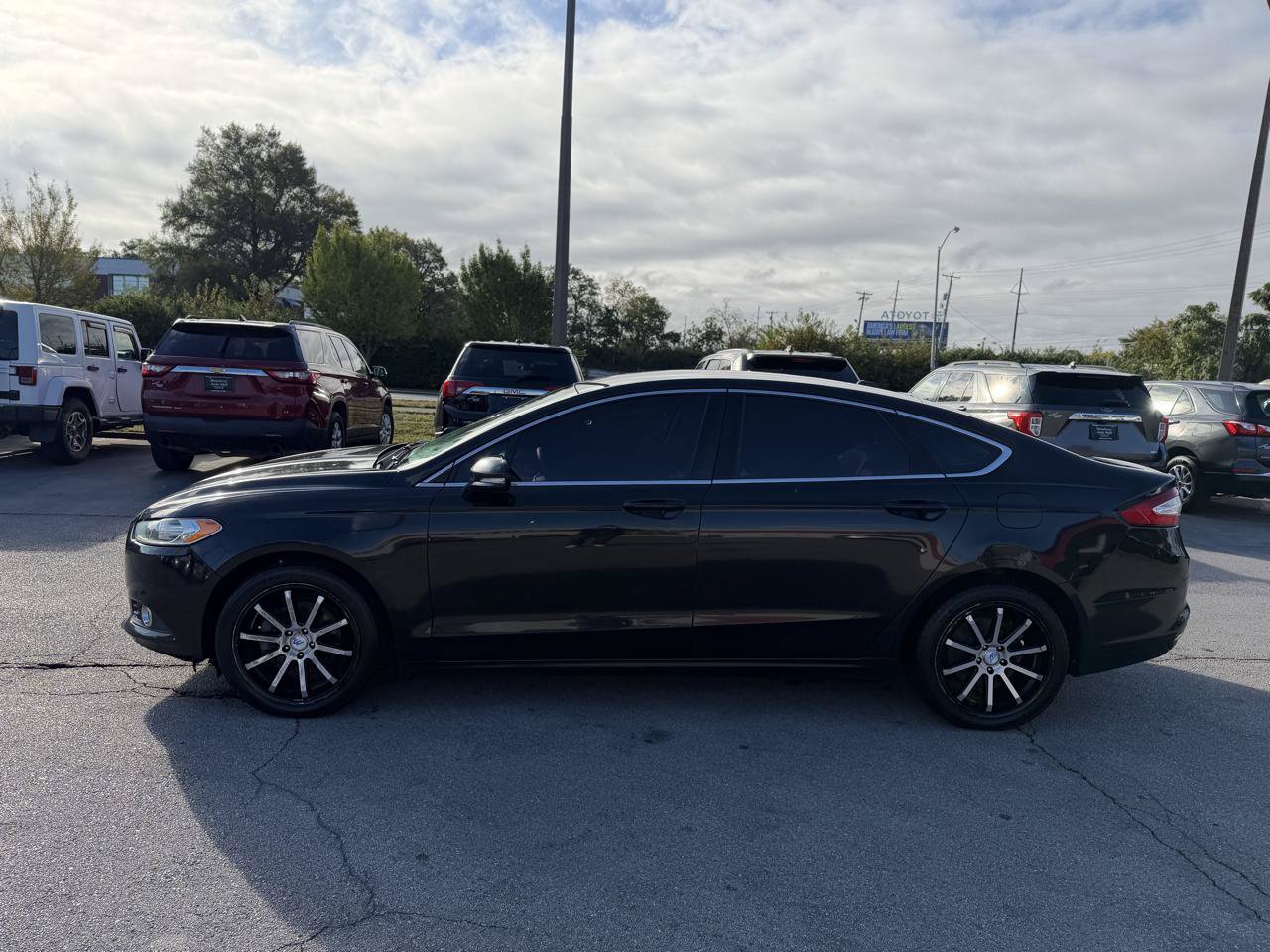 Used 2014 Ford Fusion SE w/ Equipment Group 202A FWD image 6