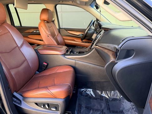 Used 2015 Cadillac Escalade ESV Luxury image 21