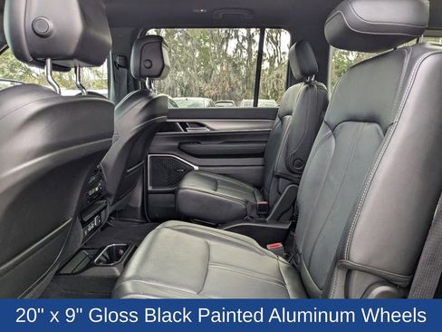 Used 2023 Jeep Wagoneer Series II image 15