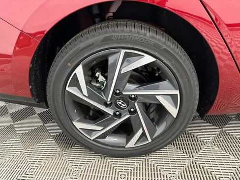 New 2025 Hyundai Elantra Limited image 18