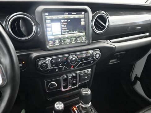 Used 2022 Jeep Wrangler Unlimited Sahara AWD/4WD image 8