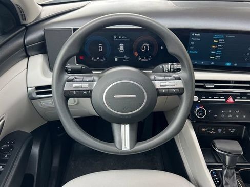 Certified 2025 Hyundai Tucson SEL FWD image 18