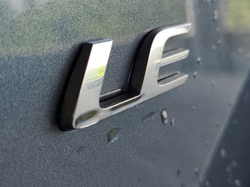 Used 2018 Toyota Corolla LE FWD image 7