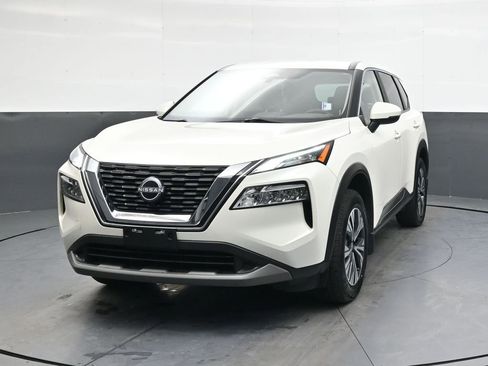 Used 2023 Nissan Rogue SV image 9