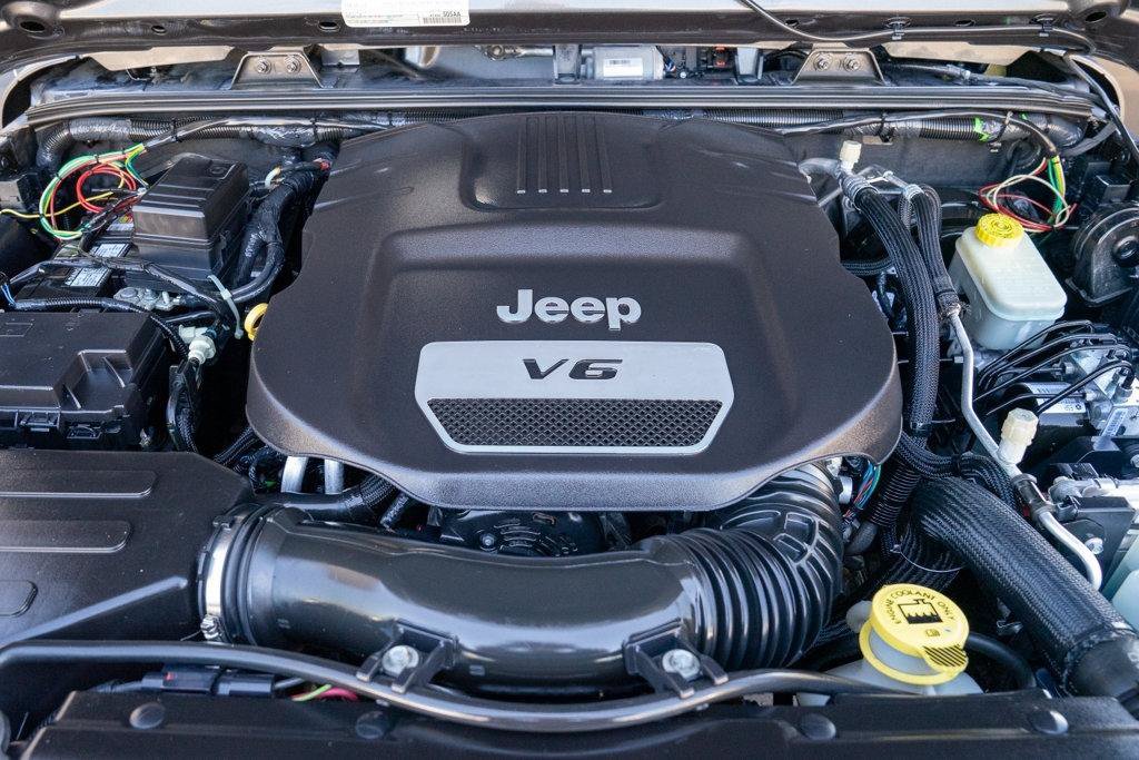 Used 2016 Jeep Wrangler Unlimited Rubicon AWD/4WD image 11