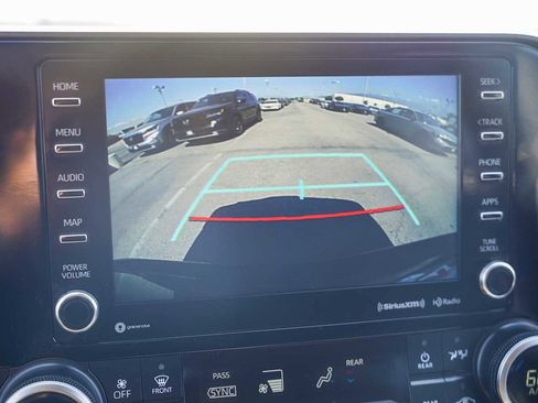 Used 2021 Toyota Highlander XLE image 26